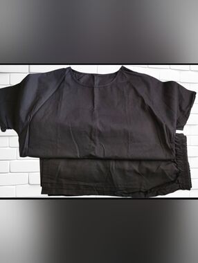 Black Women's Relaxed Short-Sleeve Top and Pocketed Shorts NEW